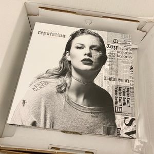 Taylor Swift reputation Stadium Tour VIP box